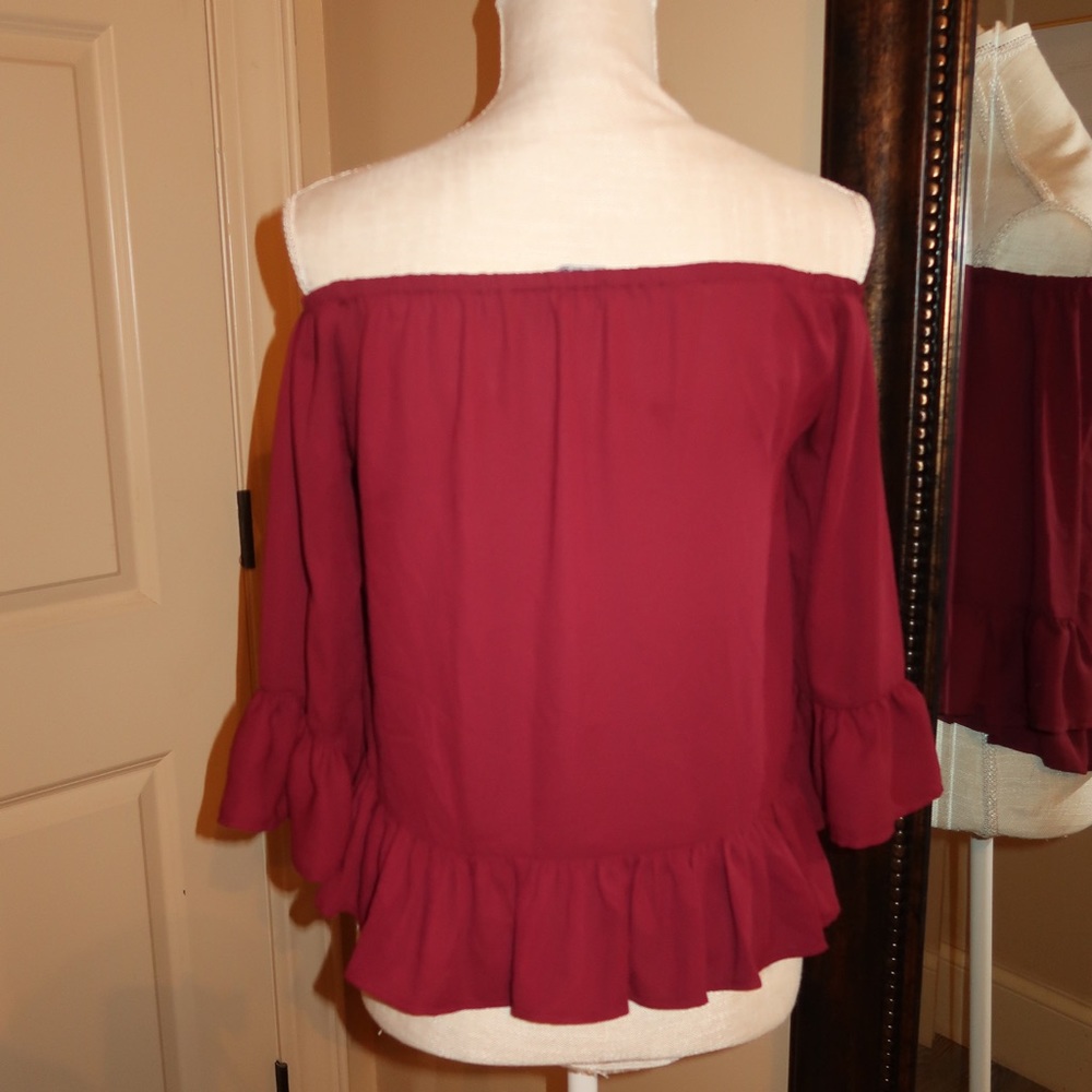 Gianni Bini off the shoulder blouse
